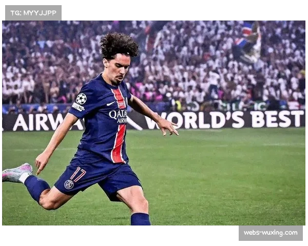 队报证实：巴黎中场维蒂尼亚肌肉不适，周末出战成疑